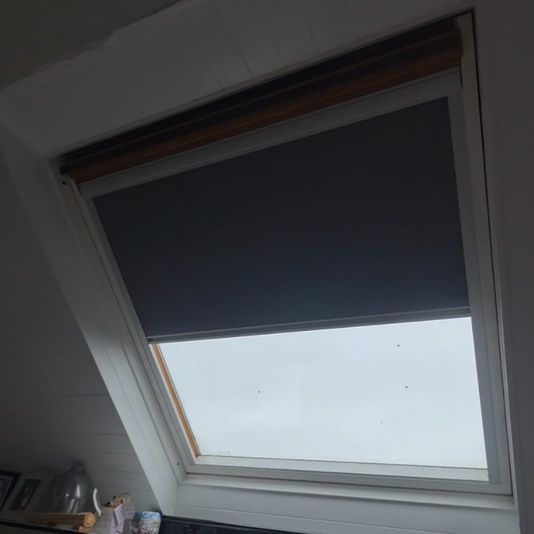 Discontinued Velux window uplift Rooflight blind system for discontinued Velux window
